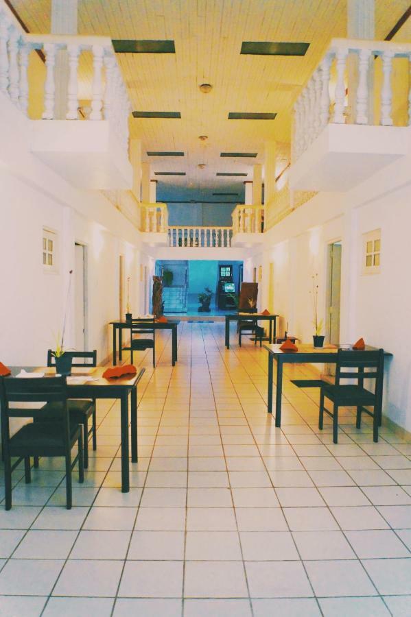 Oasis Skybeach Hostel - Negombo Exteriör bild